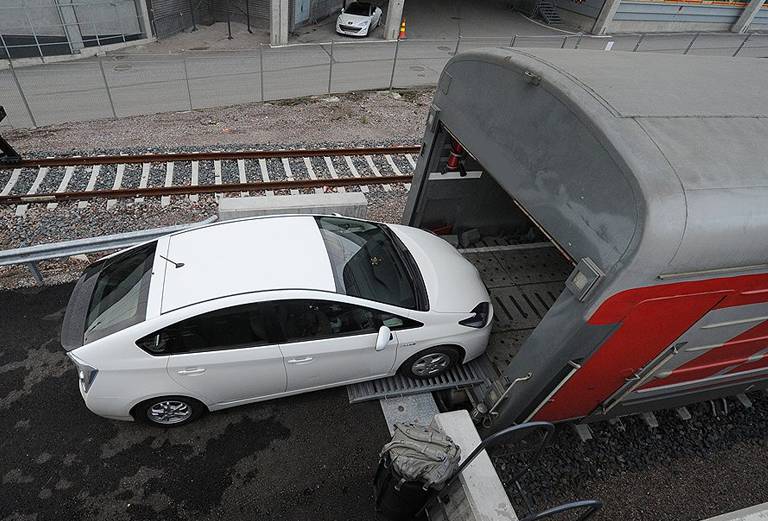 Стоимость перевозки жд сеткой автомобиля из Нижневартовска в Самару