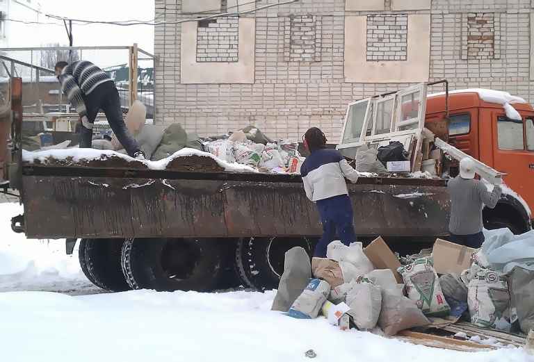 Вывоз мусора с грузчиками по Тюмени