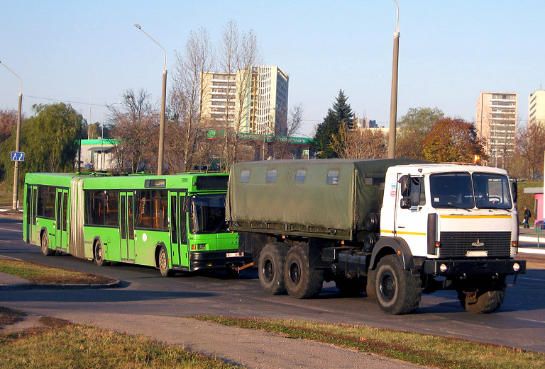 Буксировка автобуса по Ярославлю