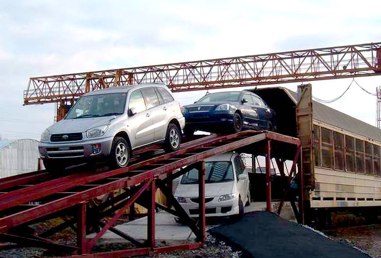 Железнодорожная транспортировка автомобиля цена из Ханты-Мансийска в Омск